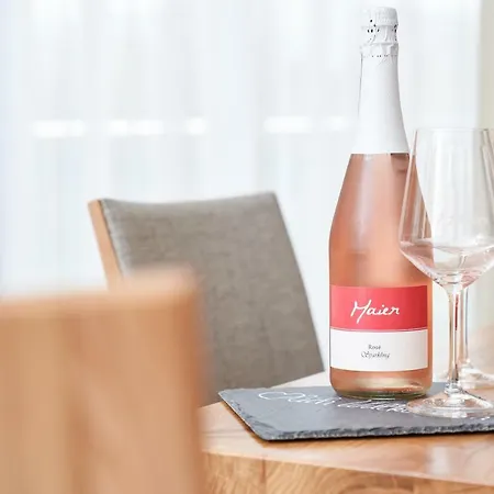 Pensionat Weinhof - Gaestehaus Maier 3*